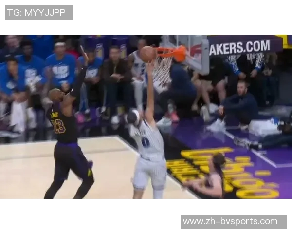 艾顿状态下滑詹姆斯不给球防守频频失误成球队隐患