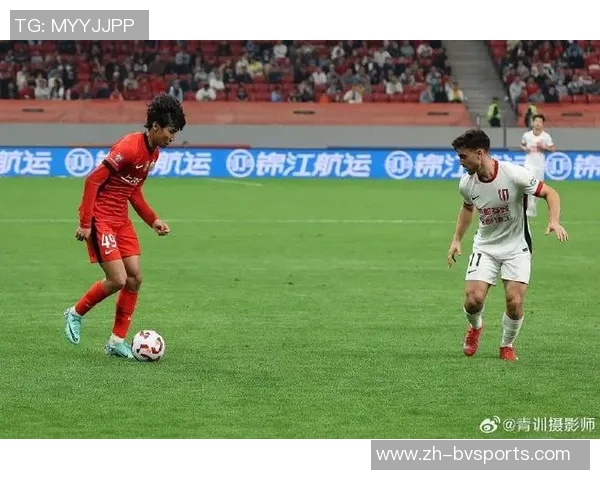 李新翔伤愈随海港队赴迪拜冬训晒照展现团队精神 李新翔伤愈随海港队赴迪拜冬训晒照展现团队精神